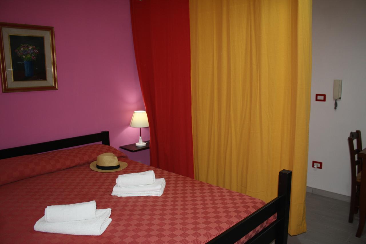 Camere & Case Vacanze Lo Scoglio กาสเตล ดิ ตูซา ภายนอก รูปภาพ