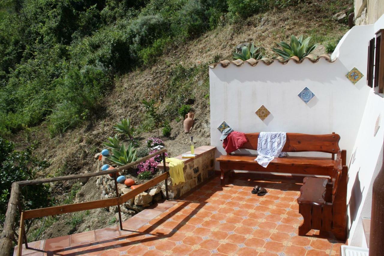Camere & Case Vacanze Lo Scoglio กาสเตล ดิ ตูซา ภายนอก รูปภาพ