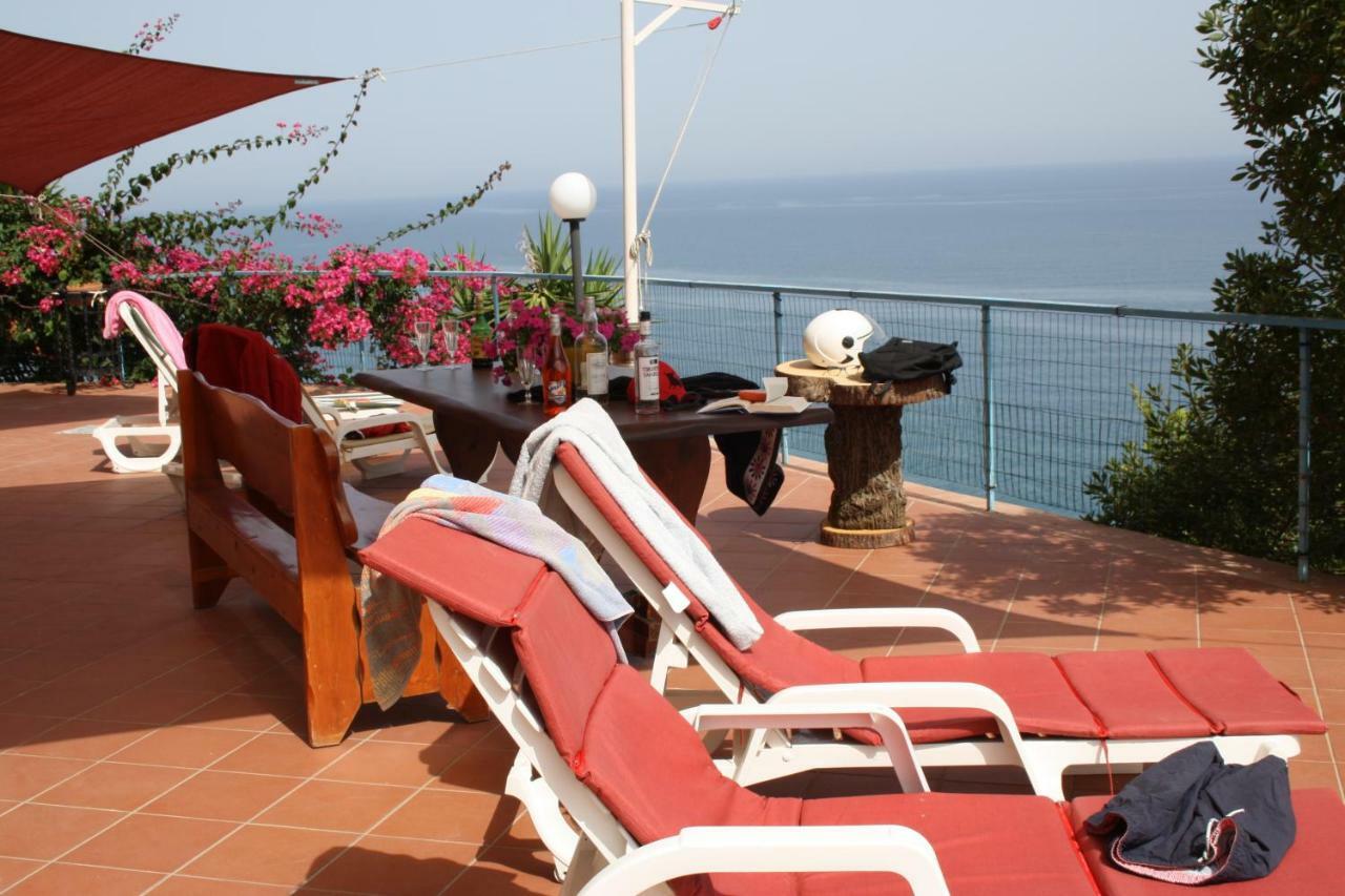 Camere & Case Vacanze Lo Scoglio กาสเตล ดิ ตูซา ภายนอก รูปภาพ