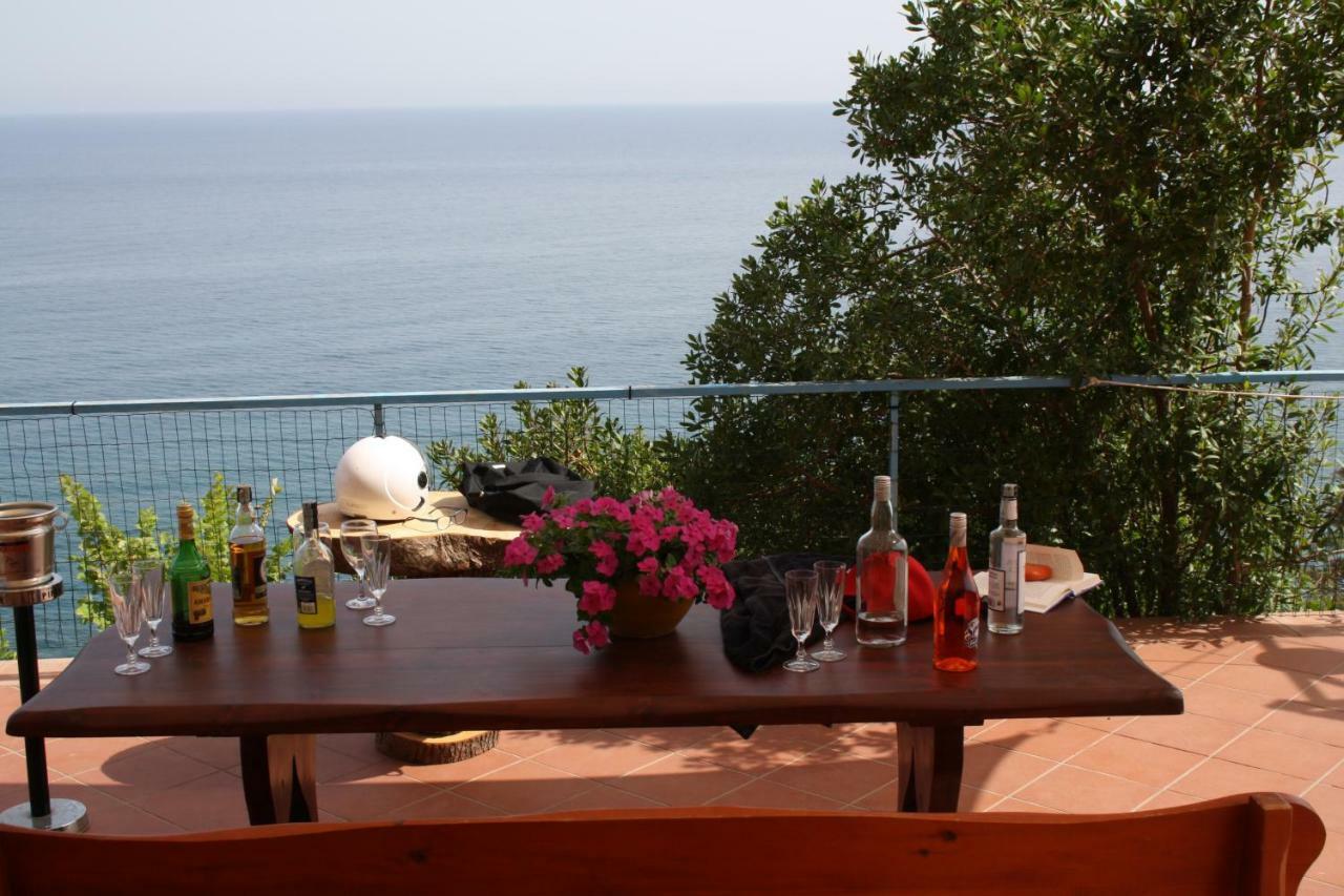 Camere & Case Vacanze Lo Scoglio กาสเตล ดิ ตูซา ภายนอก รูปภาพ